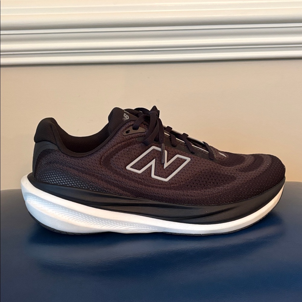 New Balance 1080 v15, size 9 - Picture 8 of 12